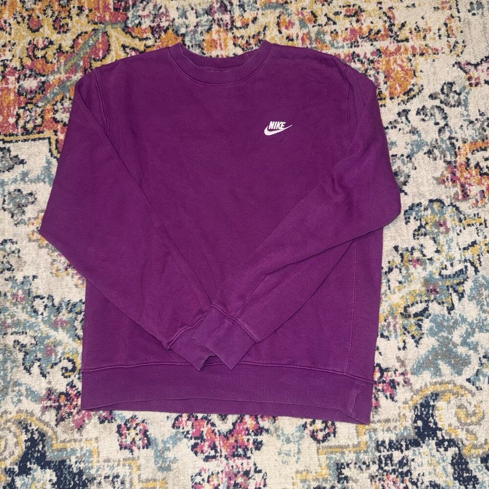 purple nike sweatshirt pullover size medium women’s